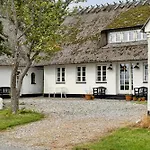 By The Bay A Thatched House Lies So Beautifully * Norre Aby