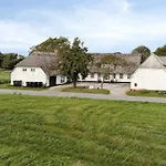 By The Bay A Thatched House Lies So Beautifully Дом отдыха Norre Aby