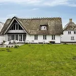 By The Bay A Thatched House Lies So Beautifully Дом отдыха *