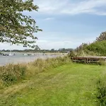 By The Bay A Thatched House Lies So Beautifully Дом отдыха