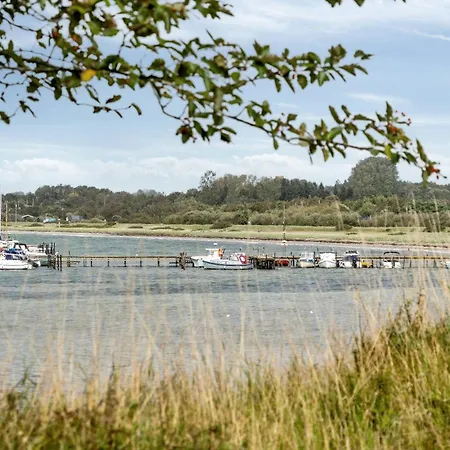 By The Bay A Thatched House Lies So Beautifully * Fons