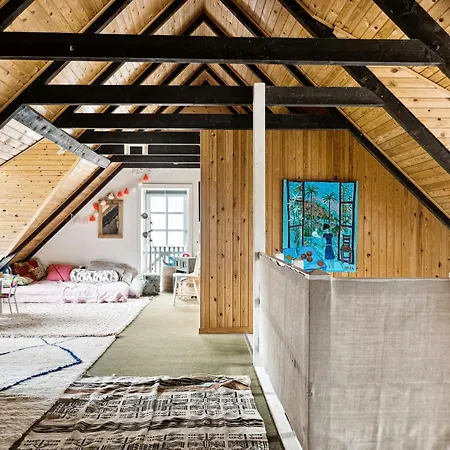 Prázdninový dům By The Bay A Thatched House Lies So Beautifully