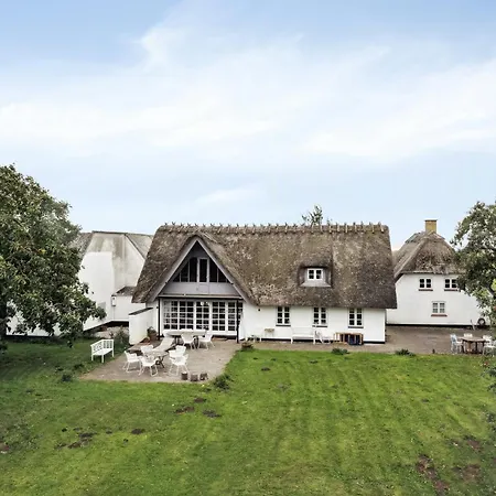 By The Bay A Thatched House Lies So Beautifully Дом отдыха Norre Aby