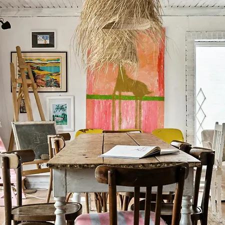 Дом отдыха By The Bay A Thatched House Lies So Beautifully Norre Aby