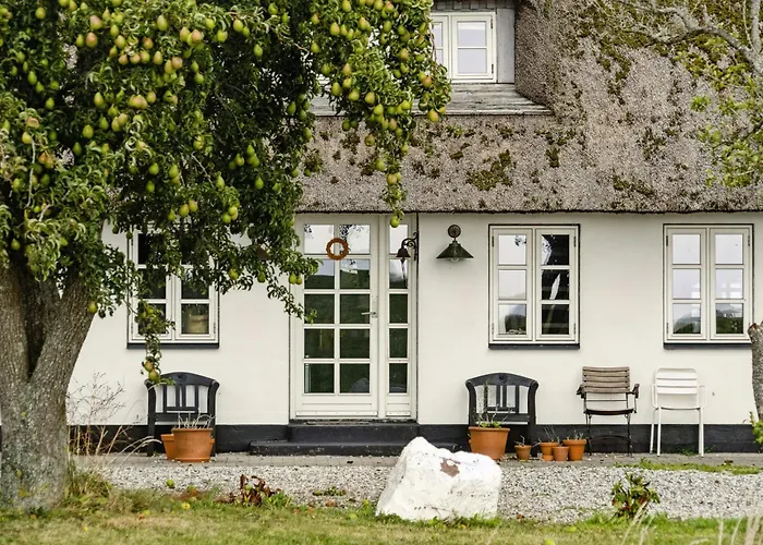 By The Bay A Thatched House Lies So Beautifully Norre Aby
