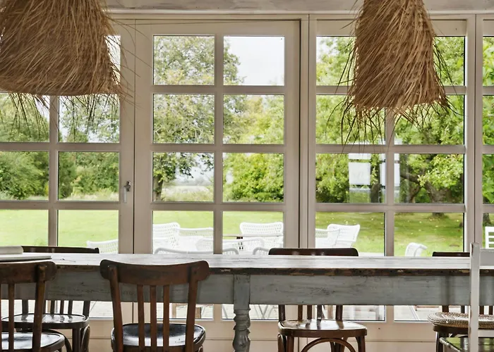 By The Bay A Thatched House Lies So Beautifully * Norre Aby