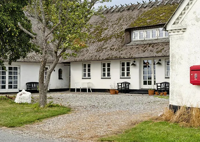 By The Bay A Thatched House Lies So Beautifully * Norre Aby
