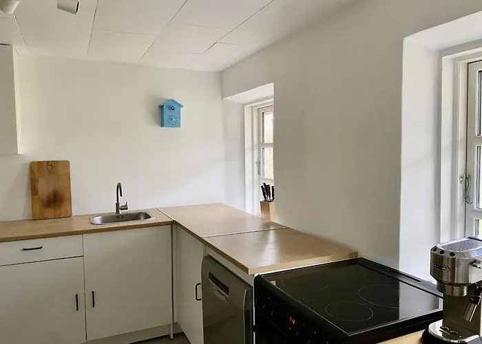 By The Bay A Thatched House Lies So Beautifully * Norre Aby